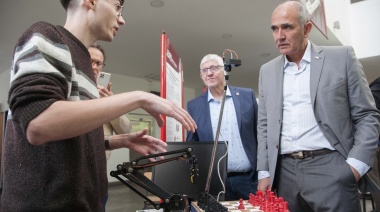 López Armengol destacó la Exposición Ciencia y Tecnología de la Facultad de Informática como "una forma de visibilizar el trabajo de la universidad"