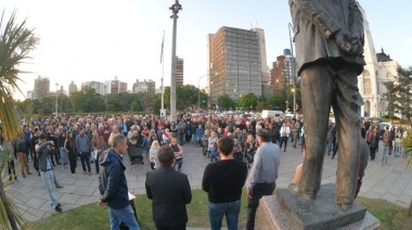 El radicalismo de La Plata conmemoró los 40 años de la democracia argentina con un acto en la Plaza Moreno