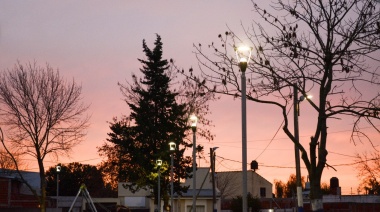 Colocaron nuevas columnas de luminarias en distintos espacios públicos de La Plata