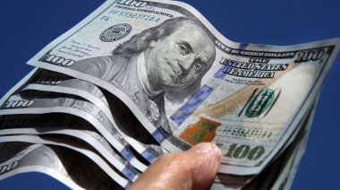 Volvió a caer el dólar blue y quedó cerca de los 900 pesos