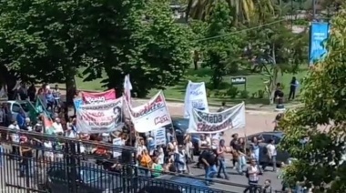 Docentes del SUTEBA Multicolor marcharon en La Plata para reclamar en contra de "los descuentos por los días de huelga"