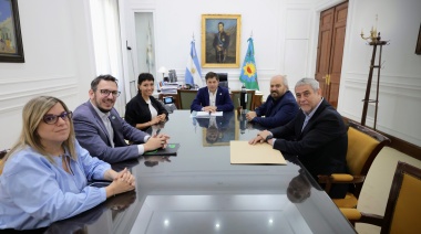 Axel Kicillof firmó convenios para la compra de bienes de capital en tres municipios 