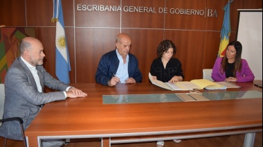 Zurro firmó un convenio que permitirá construir viviendas en Pehuajó
