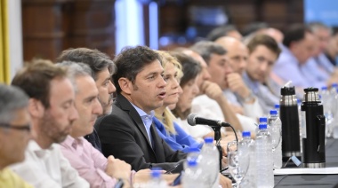 Kicillof se reunió con intendentes bonaerenses electos en los últimos comicios