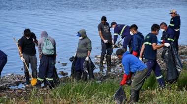 Por qué en la laguna de Chascomús aparecieron muertos miles de peces