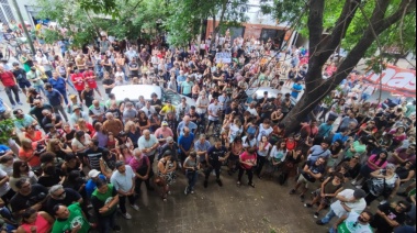 Realizaron un abrazo al CONICET La Plata "en defensa del sistema científico y universitario argentino"