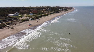 Un matrimonio falleció en la costa atlántica luego de intentar rescatar a uno de sus hijos que no podía salir del mar