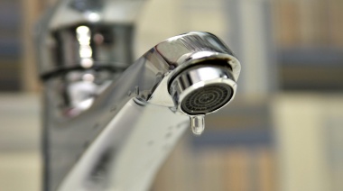 Un amplio sector de La Plata quedó sin agua, con problemas por turbiedad o poca presión en los hogares