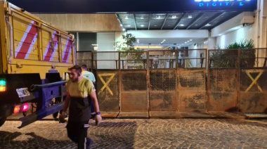 El edificio central de Télam amaneció vallado y la página de la agencia está caída