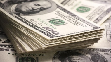 El dólar blue sigue en baja y ya perforó la barrera de los 1000 pesos, economistas explican las posibles razones