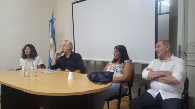 Federico Storani calificó la situación política de "grave" y pidió "resistir" porque "vienen por todo"