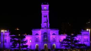 El Palacio Municipal de La Plata se iluminó de violeta por el Día Internacional de la Mujer Trabajadora