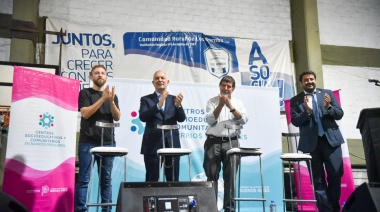 Alak, Sileoni y Mena entregaron material educativo a centros comunitarios ubicados en barrios populares de La Plata