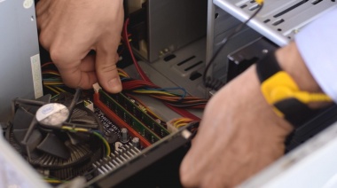 Abrieron la inscripción para un curso de reparación de PC