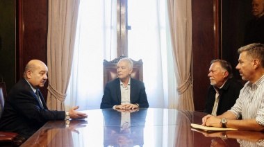 Julio Alak se comprometió a facilitar la logística para el acopio de alimentos deshidratados producidos por la UNLP