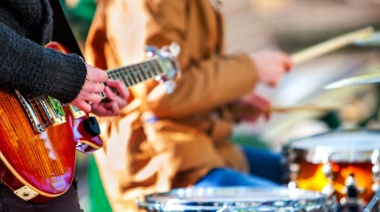 En abril habrá una amplia oferta de actividades culturales en La Plata, con reconocidas bandas musicales y obras de teatro
