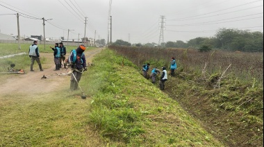 Realizaron un operativo de limpieza y mantenimiento en el Arroyo El Gato de La Plata