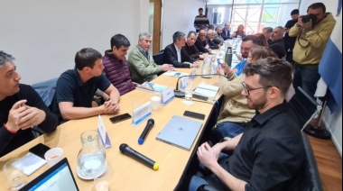 El gobierno bonaerense mantendrá este martes una reunión "informativa" con los gremios estatales