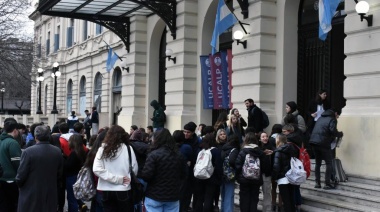 Jóvenes de escuelas secundarias participaron en la inauguración de la Expo UCALP 2024