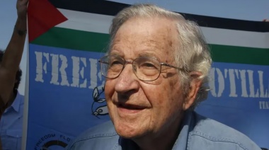 Desmintieron la muerte de Noam Chomsky, que fue dado de alta este martes