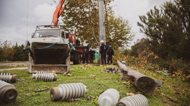 Edelap instaló 19 columnas de hormigón de 14 metros y un peso de 2,5 toneladas sobre el Camino Vergara