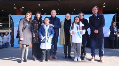Fernando Gray encabezó el acto de Promesa de lealtad a la Bandera a 3.800 alumnas y alumnos de Esteban Echeverría