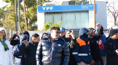 Iván Tobar estuvo en la Puerta 2 de YPF en Ensenada y volvió a pedir elecciones en la UOCRA La Plata