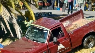 Un automovilista cayó con su camioneta en el lago de la República de los Niños