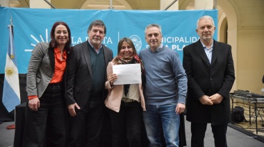 Alak, Sileoni y Larroque entregaron insumos  y equipamiento a escuelas que brindan el Servicio Alimentario Escolar