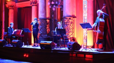 Con un show dirigido por Iñaki Urlezaga, el Salón Dorado del Palacio Municipal de La Plata brilló en un homenaje a Piazzolla