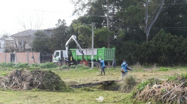 La Municipalidad de La Plata desplegó un megaoperativo de trabajo para facilitar el escurrimiento del agua en San Lorenzo
