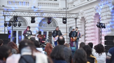 El playón municipal en La Plata vibró con el debut de los recitales en vivo