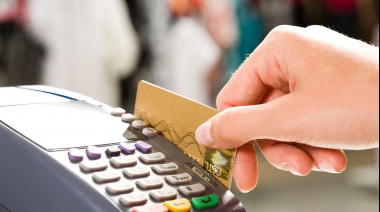 No habrá más retenciones a cuenta de Ganancias e IVA a los comercios en las ventas con tarjetas de débito y crédito