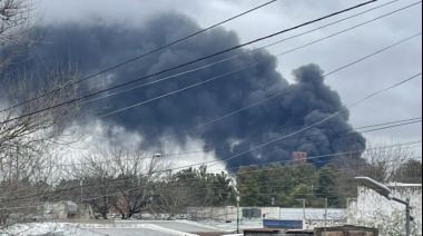 YPF aseguró que el incendio en la Refinería de Ensenada está "controlado"