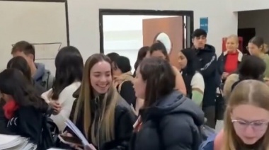 Una agrupación estudiantil de La Plata propicia el intercambio de libros y la donación de alimentos