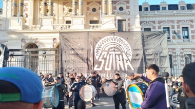 EL SUTNA se movilizó a La Plata para pedir una reunión a Kicillof por los despidos en las fábricas de neumáticos