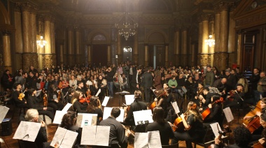 El Salón Dorado de la Municipalidad de La Plata brilló con un concierto sinfónico-coral