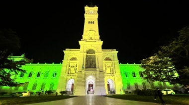 El Palacio Municipal de La Plata se iluminó con los colores de la bandera de Brasil