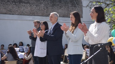 Alak participó del 140º aniversario de la Escuela Nº 21 de Los Hornos, que fue restaurada recientemente