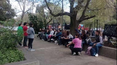 En la antesala del paro de 48 horas de docentes universitarios, realizan clases públicas en la Facultad de Medicina de La Plata
