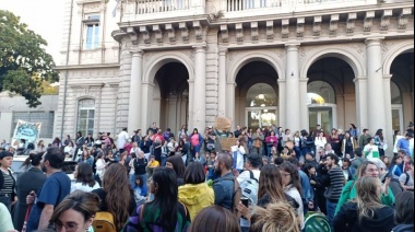 El secretario general de ATE bonaerense exigió "la inmediata reapertura de todos los servicios" del Hospital Laura Bonaparte