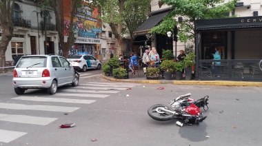 Una joven embistió a un motoquero que circulaba en la esquina de 5 y 54 de La Plata