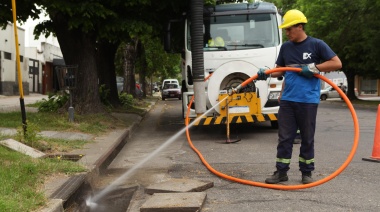 Por la tormenta, reforzaron la limpieza de sumideros en La Plata