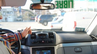 Cayeron casi un 30 % los viajes en taxi en La Plata