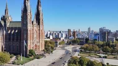 Iluminarán la Catedral de La Plata y volverán a sonar sus 25 campanas
