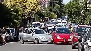 Dos automovilistas protagonizaron un choque en pleno centro de La Plata