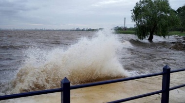 Por la sudestada en la costa bonaerense lanzaron una alerta para el Río de la Plata: podría crecer hasta los 3.20 mts