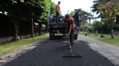 En los últimos días, la Comuna de La Plata concretó tareas de bacheo y mejoramiento de calles en distintas zonas