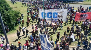 Organizaciones sociales de La Plata cortaron el Camino Centenario para denunciar la situación social