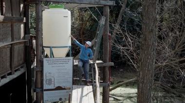 Isla Esperanza: una cooperativa potabiliza agua con 12 voltios de una batería cargada con paneles solares